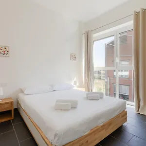 Appartamento Guesthost - Industrial Design Apt Near M4 Tolstoj, Milano